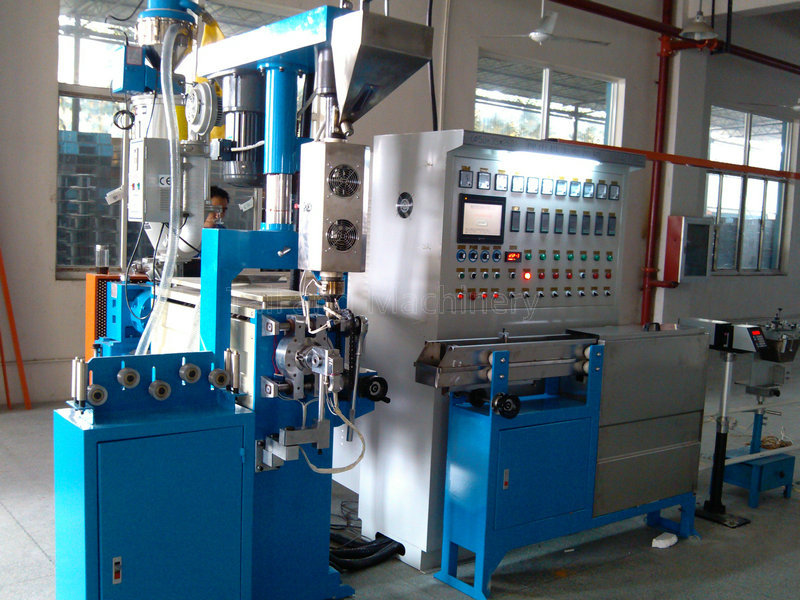 太阳能光伏电缆设备:加快新能源全产业链建设